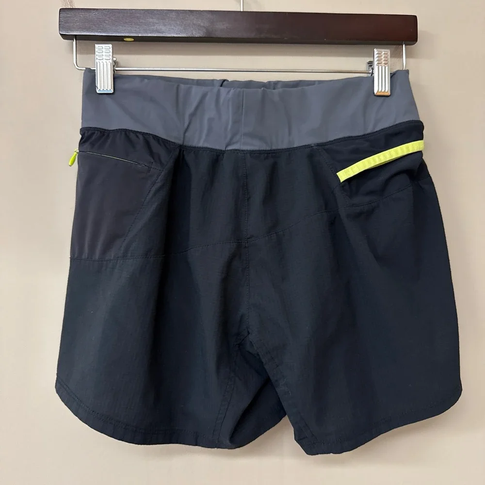 Brooks Womens Sherpa Running Shorts Size Small Black Grey DriLayer 5 Inch Inseam - Picture 4 of 10
